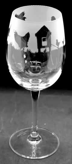 35Cl Wine Glass With Chickens Frieze Design