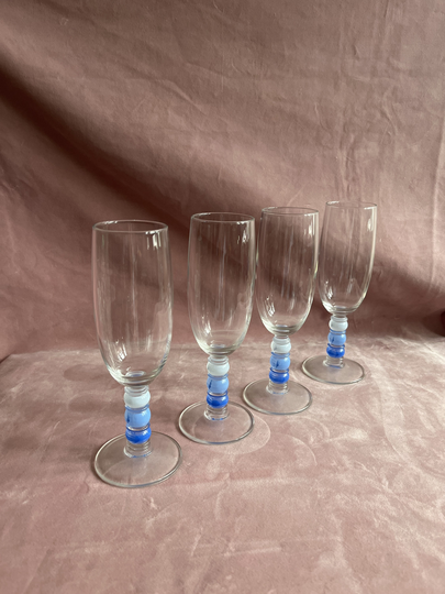 Beautiful Set Of 4 Unusual Champagne Glasses With Blue Base