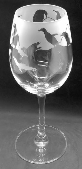 35Cl Wine Glass With Penguin Frieze Design