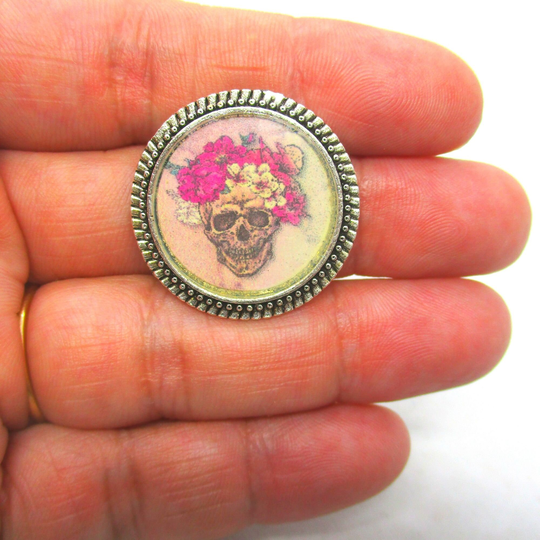 Sugar Skull Hot Pink Resin Needle Minder For Cross Stitch
