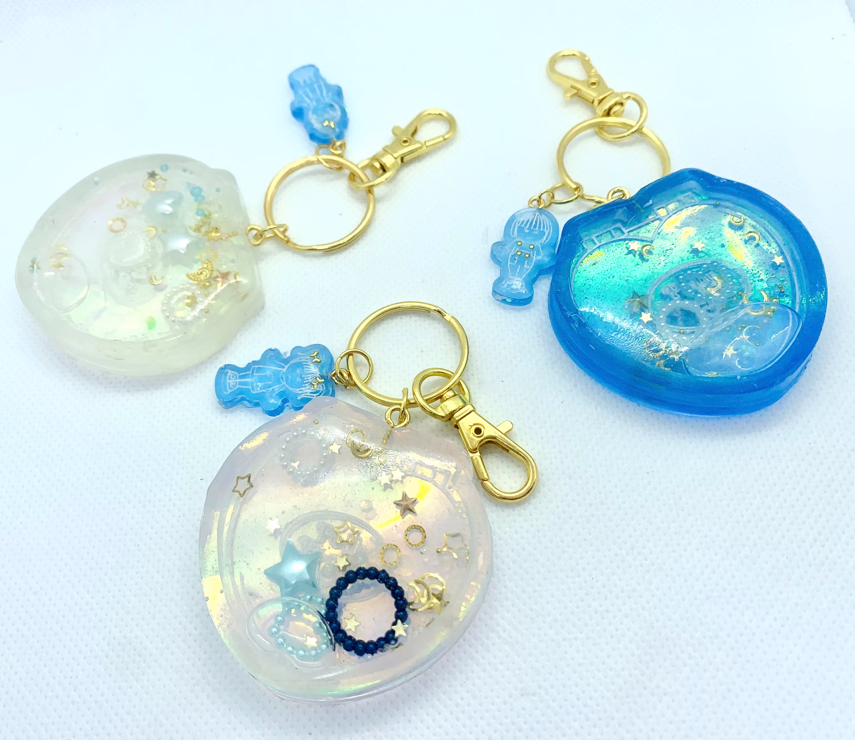 Holographic Retro Polly Pocket Doll Shaker Keychain - Iridescent Heart 90's Style Acrylic Resin Key Ring, Bag Charm