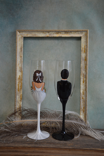 Bride & Groom Glasses Personalized Cute Couple Gift Wine Custom Wedding Anniversary