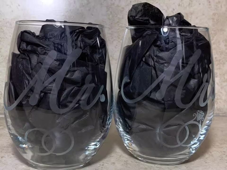 Mr & Mrs, Personalized Wedding Gift, Custom Engrave, Mrs Couples Anniversary Wine Glass, Wine, For Couple