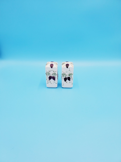 Grape Vine Salt & Pepper Shakers; Grapes