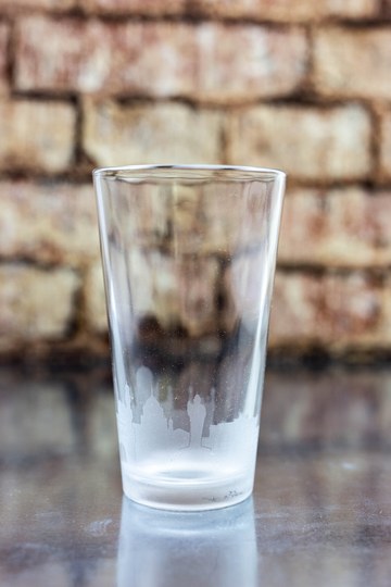 Hyderabad Skyline Pint Glass - India Beer Etched Gift Panoramic City Design