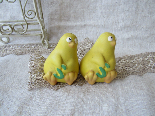Vintage Chicken Salt & Pepper Shaker, Pair Of Cozy Chickens, Bright Yellow Ceramic Birds