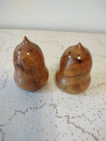 Acorn Style Top Or Tapered Myrtlewood Salt & Pepper Shakers - Vintage Kitchen Wood
