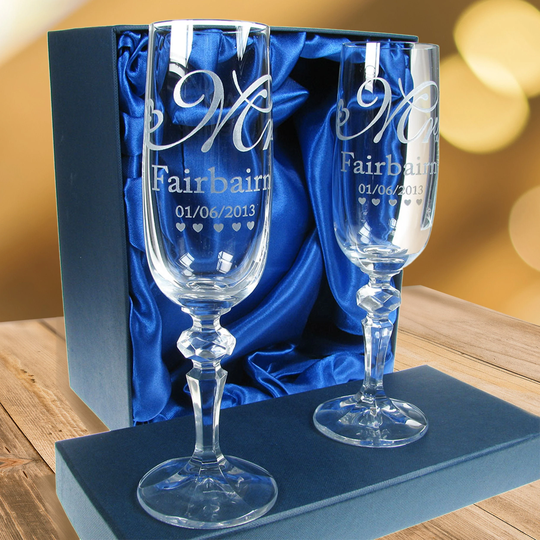 Engraved Mr & Mrs Wedding Champagne Flutes 24% Lead Crystal, Bride & Groom Gift Ideas For Newlywed Couple Husband Wife