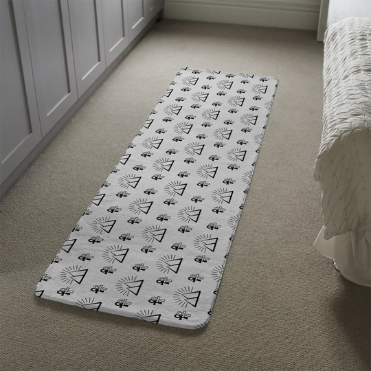 Lesperance Egyptian Pyramid and Ankh Designer Shaggy White/Black Rug