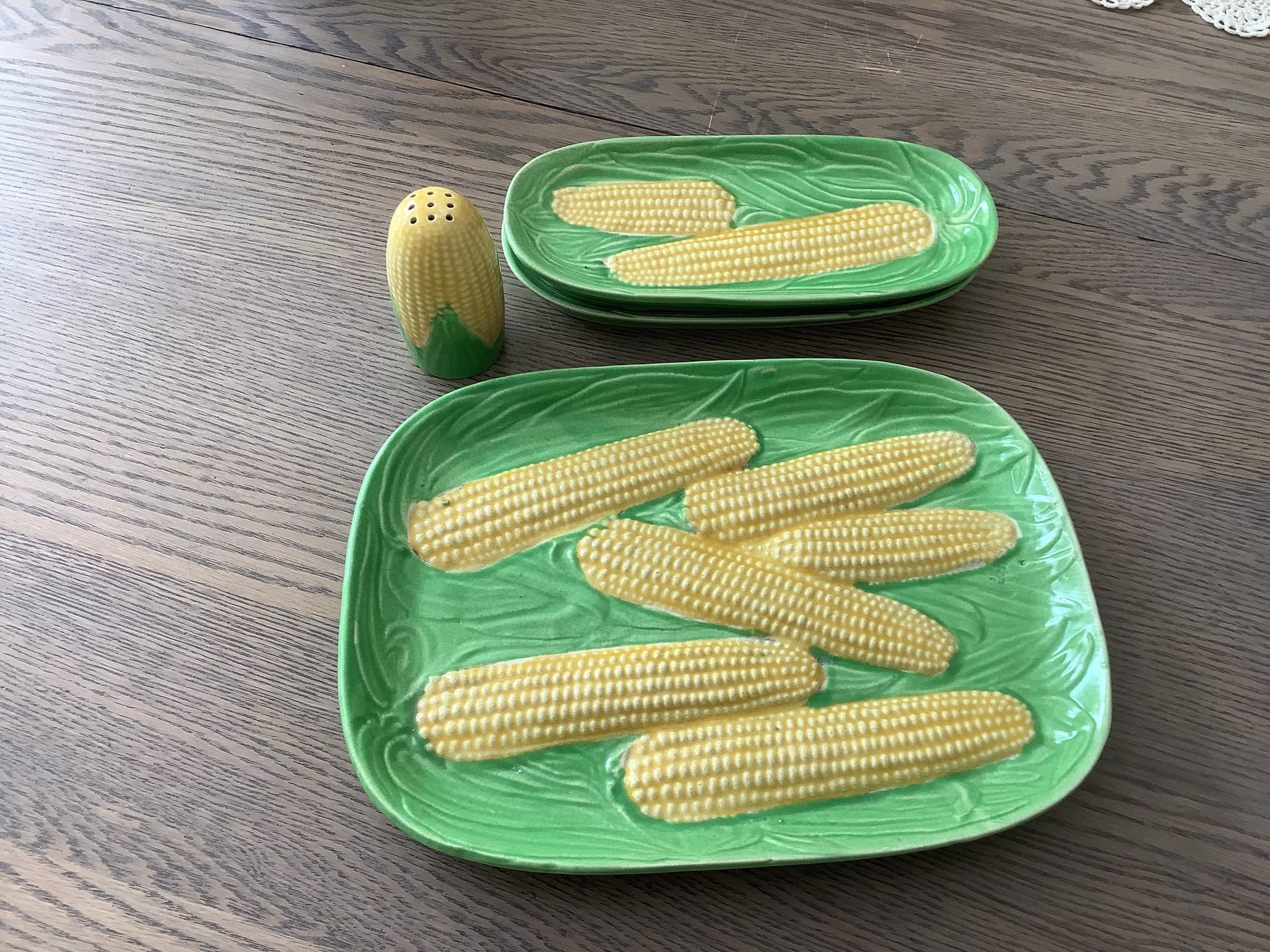 Corn Majolica Platter W 2 Serving Dishes, Salt Shaker, Mid-Century On The Cobb Set, 1940's - 50's Art Pottery