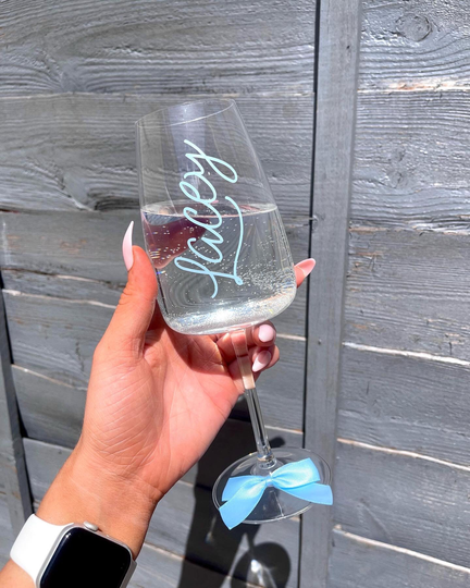 Newest Style - Personalised Wine Glass With Bow. Glass. Glitter Prosecco