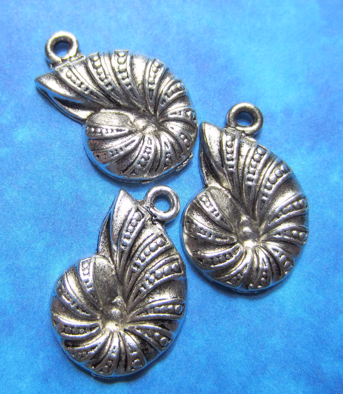 8 Silver Sea Shell Charms Metal Vintage Style 25mm 17mm 3mm