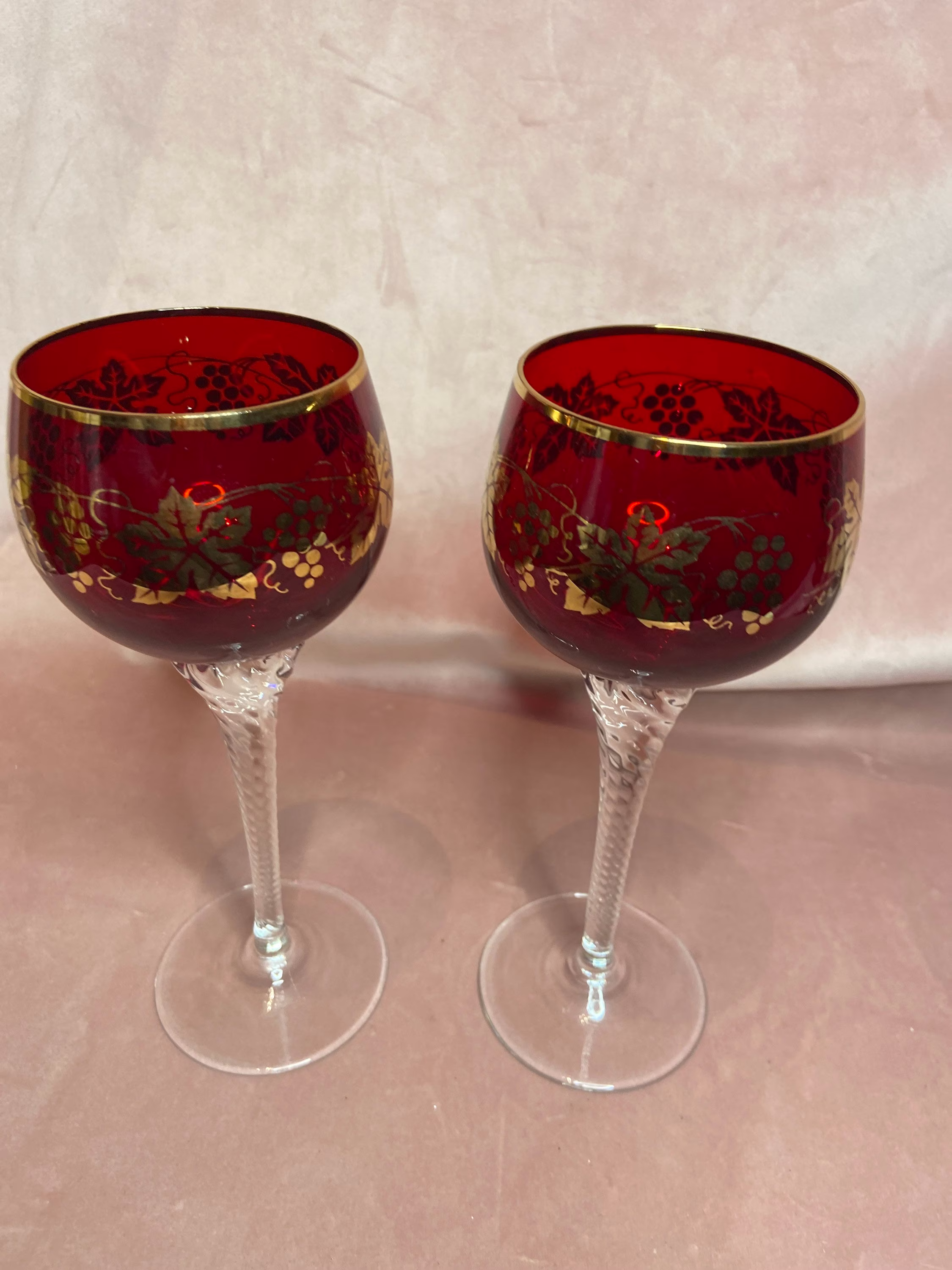 Beautiful Set Of 2 Vintage Wine Red Glasses.unique Colour With Painted Gold Grape.swirl Leg