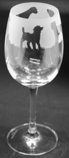 35Cl Wine Glass With Border Terrier Frieze Design