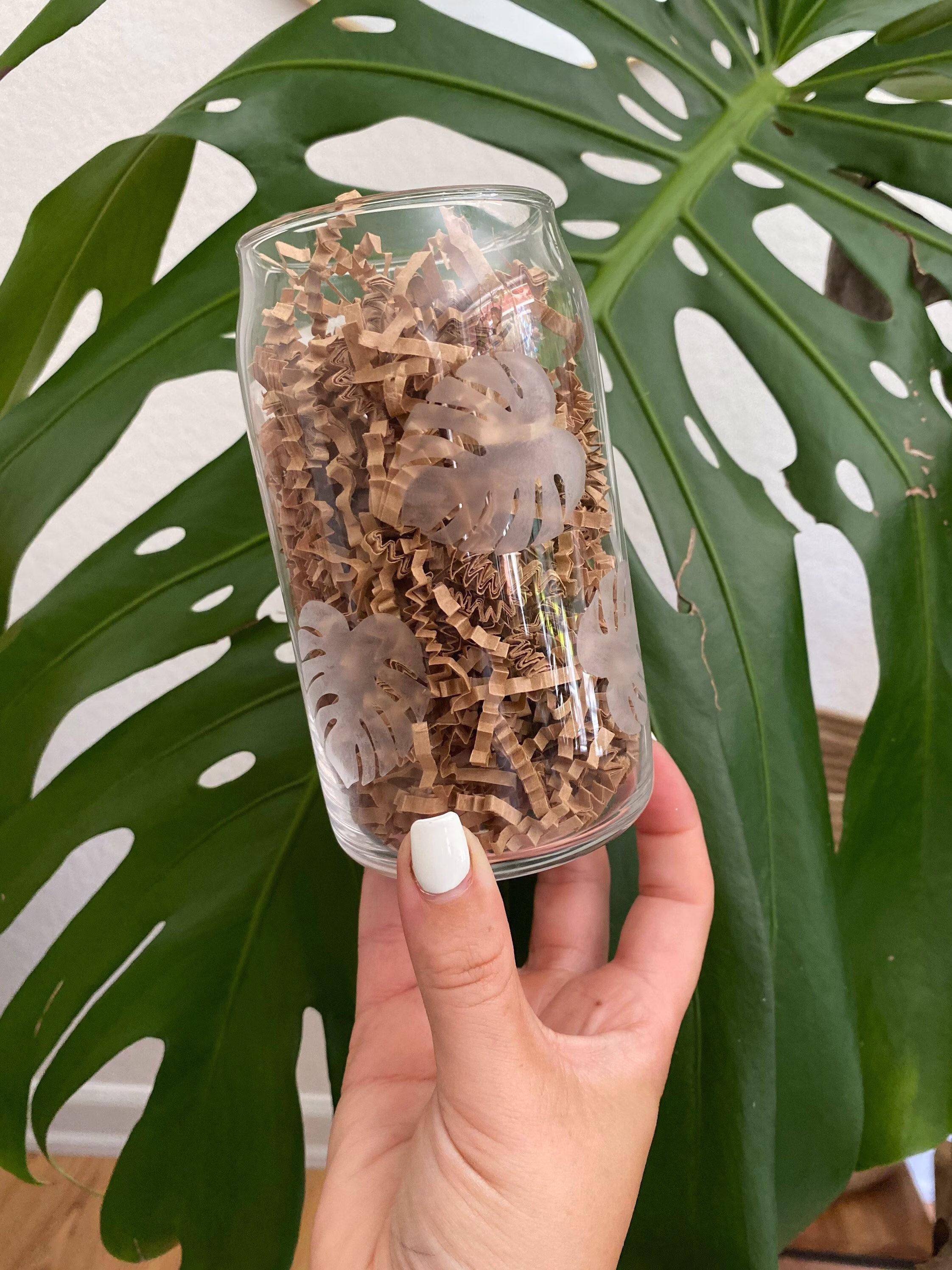 Etched Monstera Leaf Can Shaped Beer Glass, Iced Coffee Cup, Trendy Kitchen Accessories, Gift For Plant Lover, Aesthetic Drinking Glass