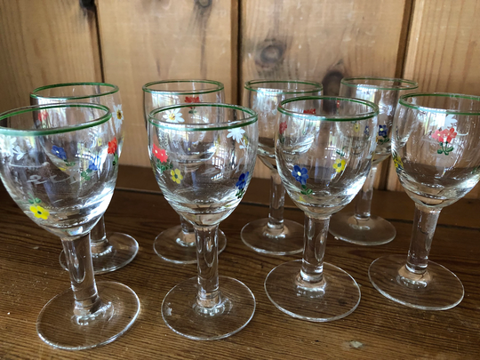 A Set Of Eight Pretty Vintage Liquor Glasses