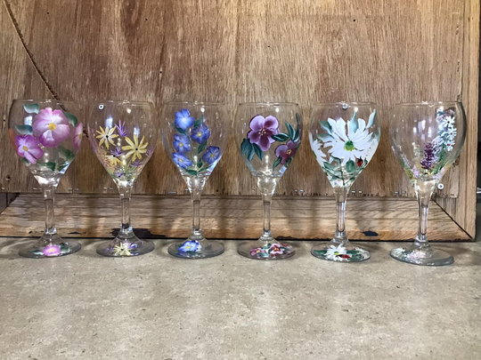 6 Hand Painted Flowers Glasses Perfect For Your Home, A Bridal Party, Wedding, Or Gift Giving.gift. Price Is One Glass