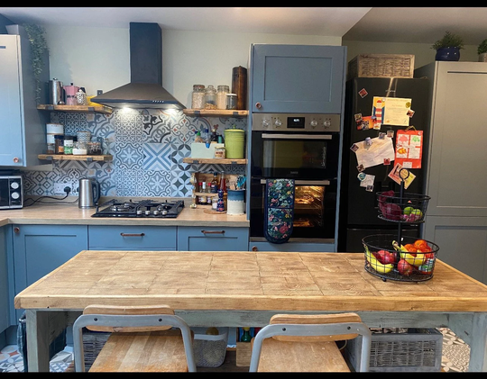 Rustic Farmhouse Kitchen Island With Breakfast Bar