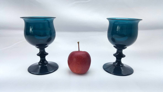 Georgian Drinking Glasses, Beautiful Teal Colour With Ogee Shaped Bowls & Bladed Centre Knops, Regency Circa 1810 To 1830 Turquoise Color