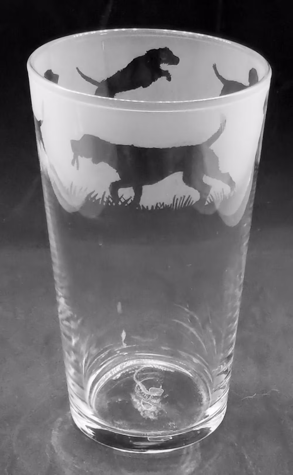 57Cl Conical Pint Glass With Wire Haired Vizsla Design