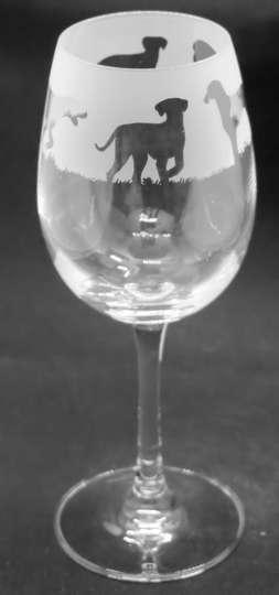 35Cl Wine Glass With Hungarian Vizsla Frieze Design