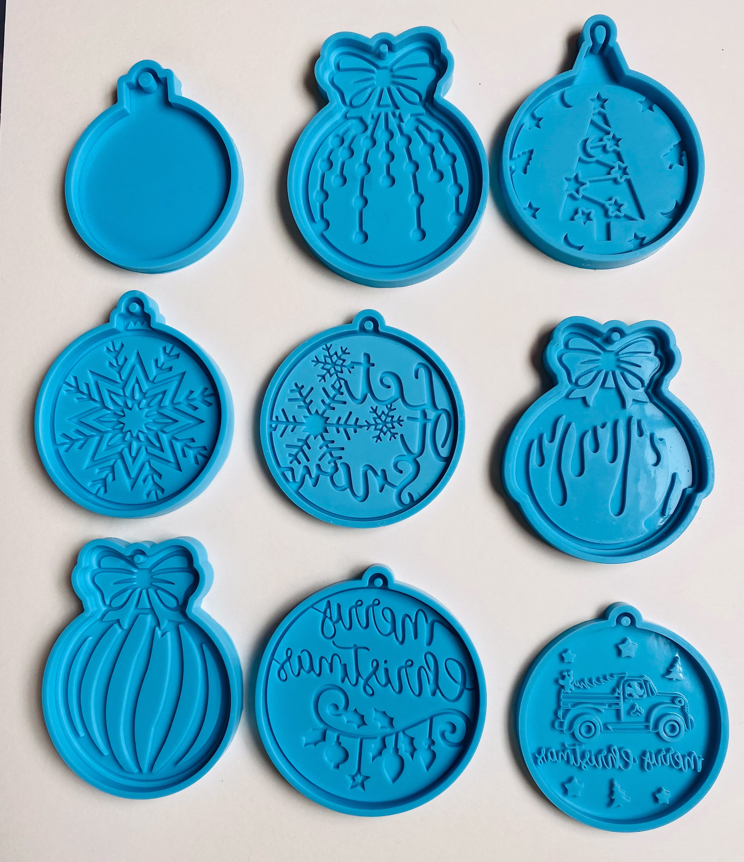 Christmas Ball Bauble Silicone Resin Fondant Mould/Mold - Chocolate Icing Jewellery, Sugar Craft 9.5cm/3.7In X 7.5cm/2.95In .9cm/.35In