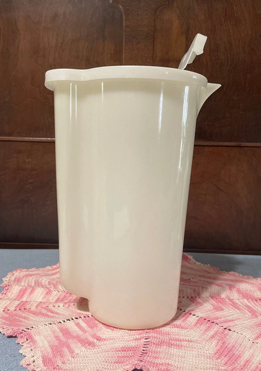 Vintage Tupperware Refrigerator Pitcher, Collectable Container Has Flip Up Our Spout, Preowned in Excellent Condition