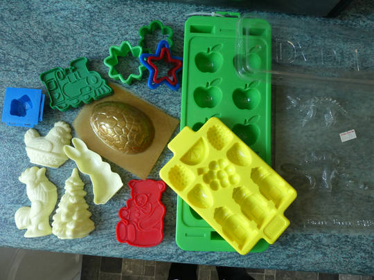 16 X Themed Cookie Cutters & Ice Cube Trays. Big Job Lot. Great Quality Plastic Shapes - Kitchen Fun Biscuits Different Shaped Moulds