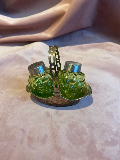 Beautiful Unique Shape Of Bottles in The Form Grapes For Salt & Pepper Whit Metal Basket