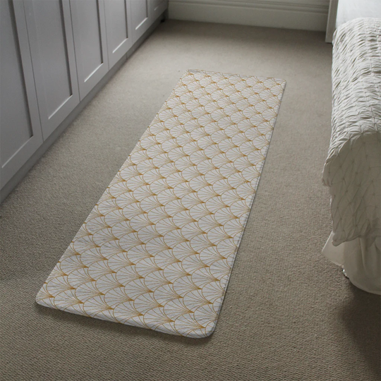Kovach Shells Designer Shaggy White/Gold Rug