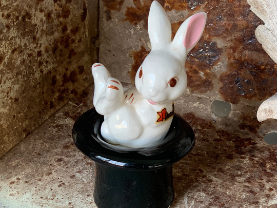 Vintage Rabbit in A Hat Shakers Retro Salt & Pepper Shaker Set