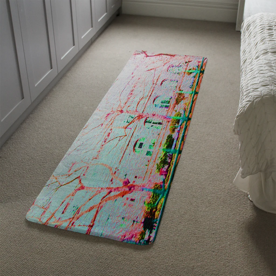 Mager Tree in London Designer Shaggy Red/Green/White Rug