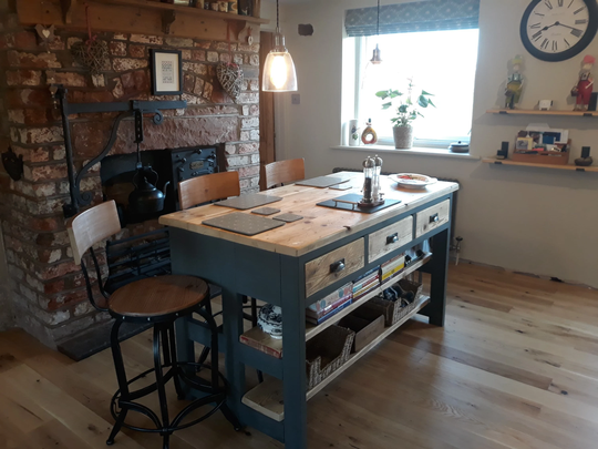 Rustic Breakfast Bar Kitchen Island