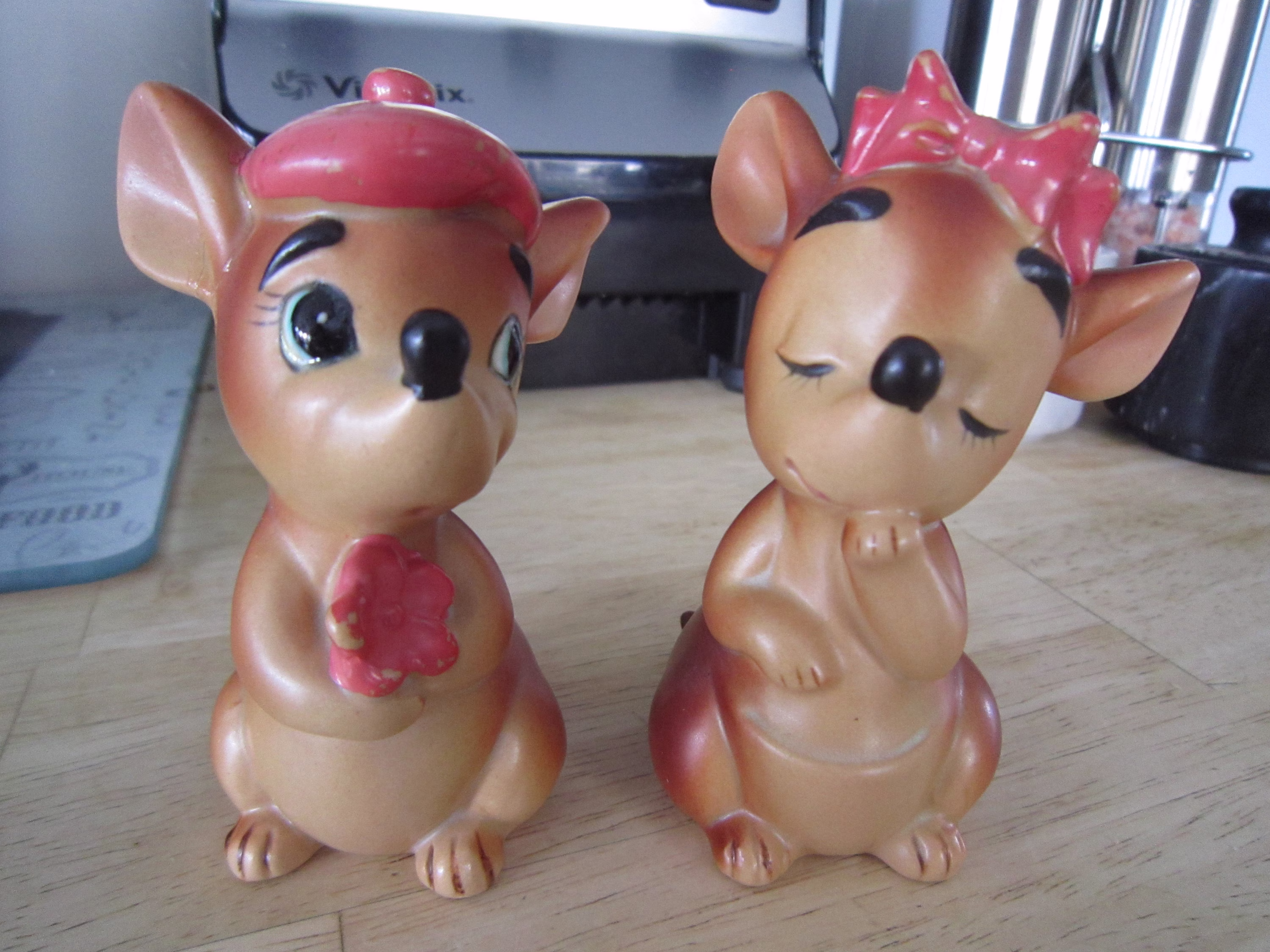 Lefton Kangaroo Boy & Girl Couple Shakers H2823 Salt & Pepper Anthropomorphic Repaired
