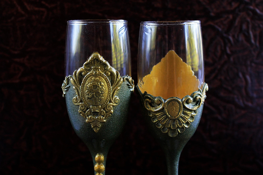 Olive Green Antique Wedding Glasses, Champagne Toasting Flutes, Rustic Day Bride & Groom Gift For The Couples