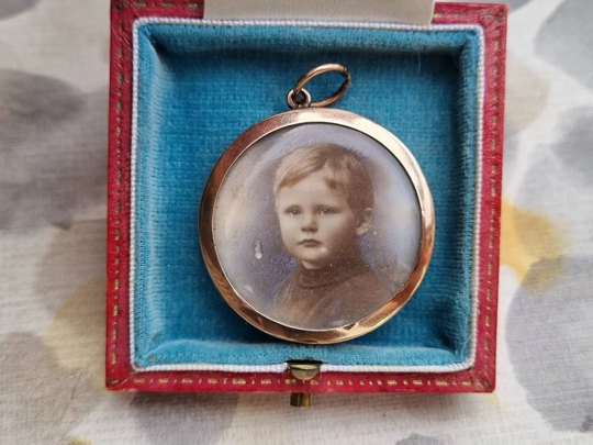 Antique Edwardian 9Ct Rose Gold Photograph Locket Shaker