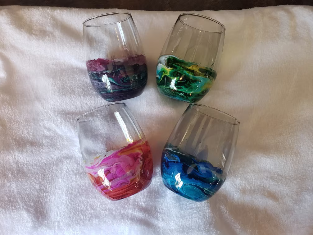 20 Oz Color Swirl Stemless Wine Glass