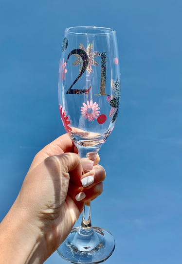 Personalised Birthday Flower Champagne Flute // Customised Prosecco, 18Th Birthday Gift For Her, 21st Present, Hen Do Glasses, Bride To Be